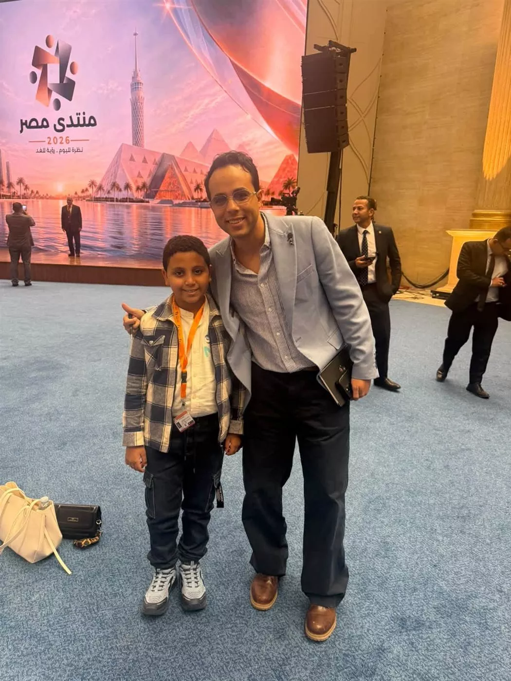الطفل مارتيروس مع المهندس عبد الله عنان