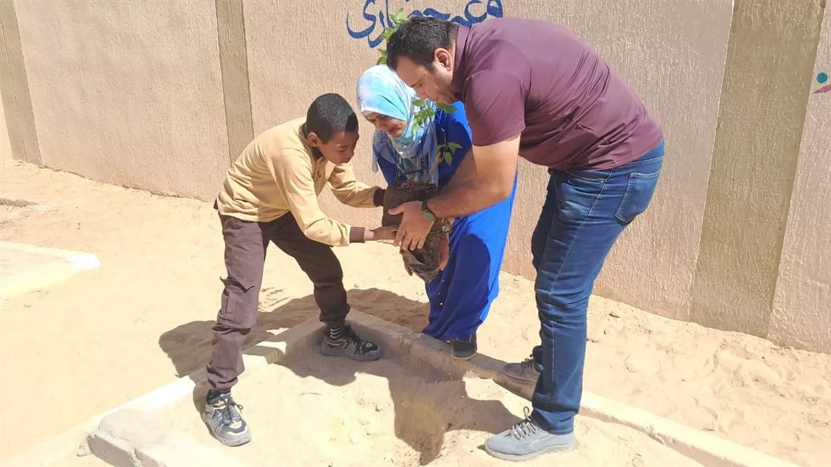 مبادرة ازرع فكرة تغرس أشجارا وتوعي طلاب الأقصر بالتغير المناخي