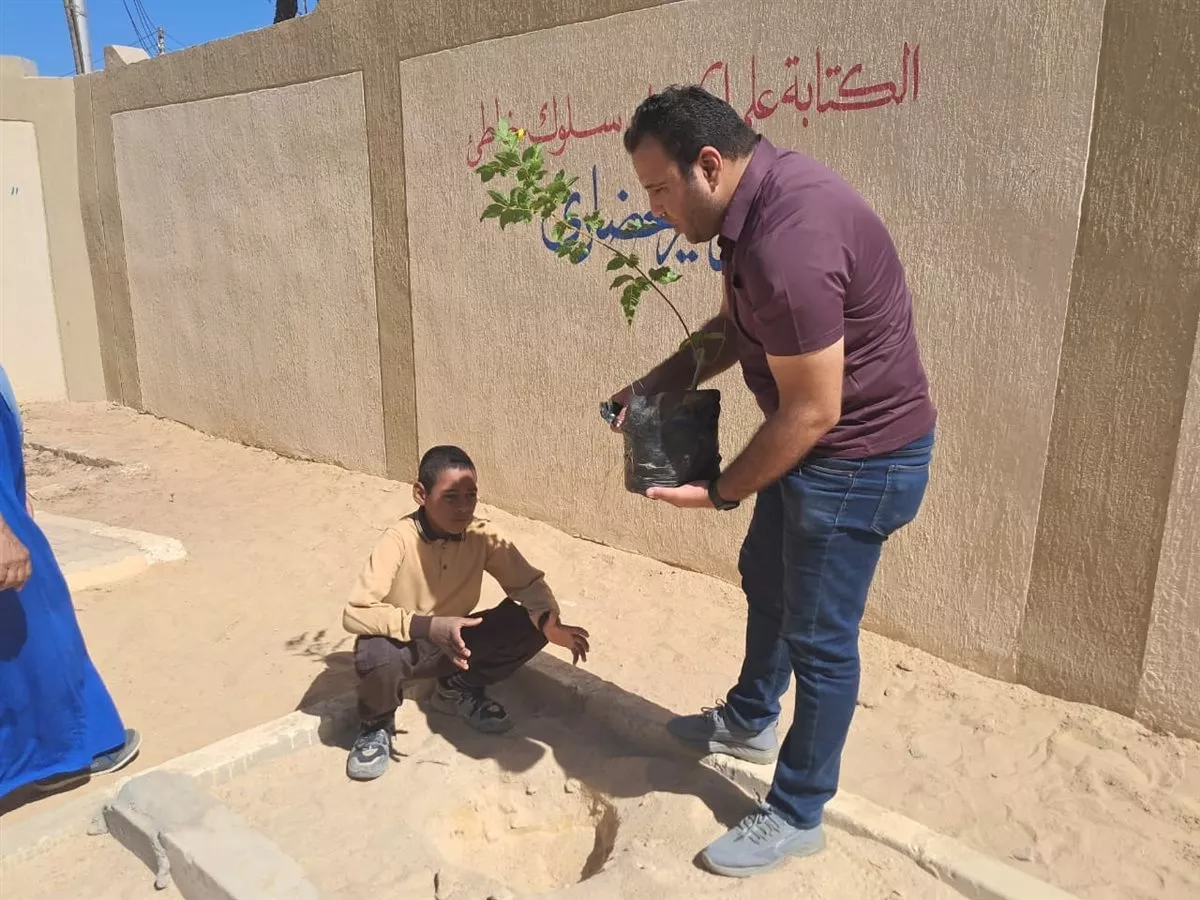 مبادرة ازرع فكرة تغرس أشجارا وتوعي طلاب الأقصر بالتغير المناخي