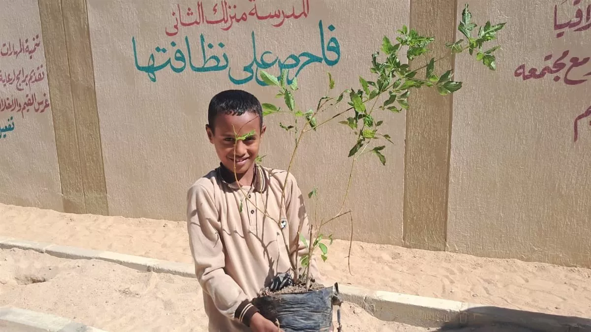 مبادرة ازرع فكرة تغرس أشجارا وتوعي طلاب الأقصر بالتغير المناخي