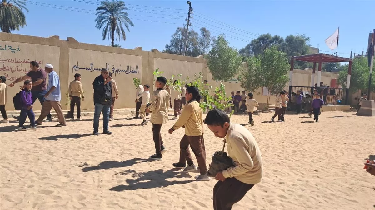 مبادرة ازرع فكرة تغرس أشجارا وتوعي طلاب الأقصر بالتغير المناخي