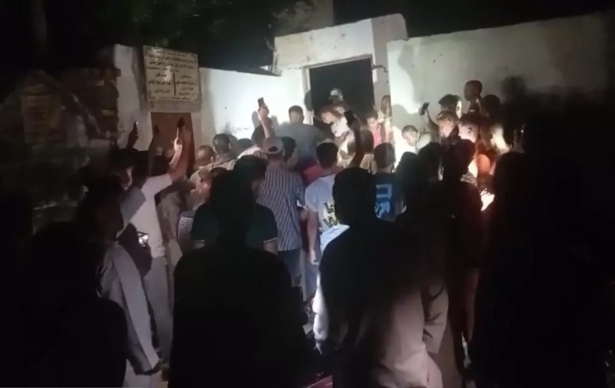 أهالي الأقصر يشيعون جثمان عم هاشم خادم مسجد سيدي أبي الحجاج