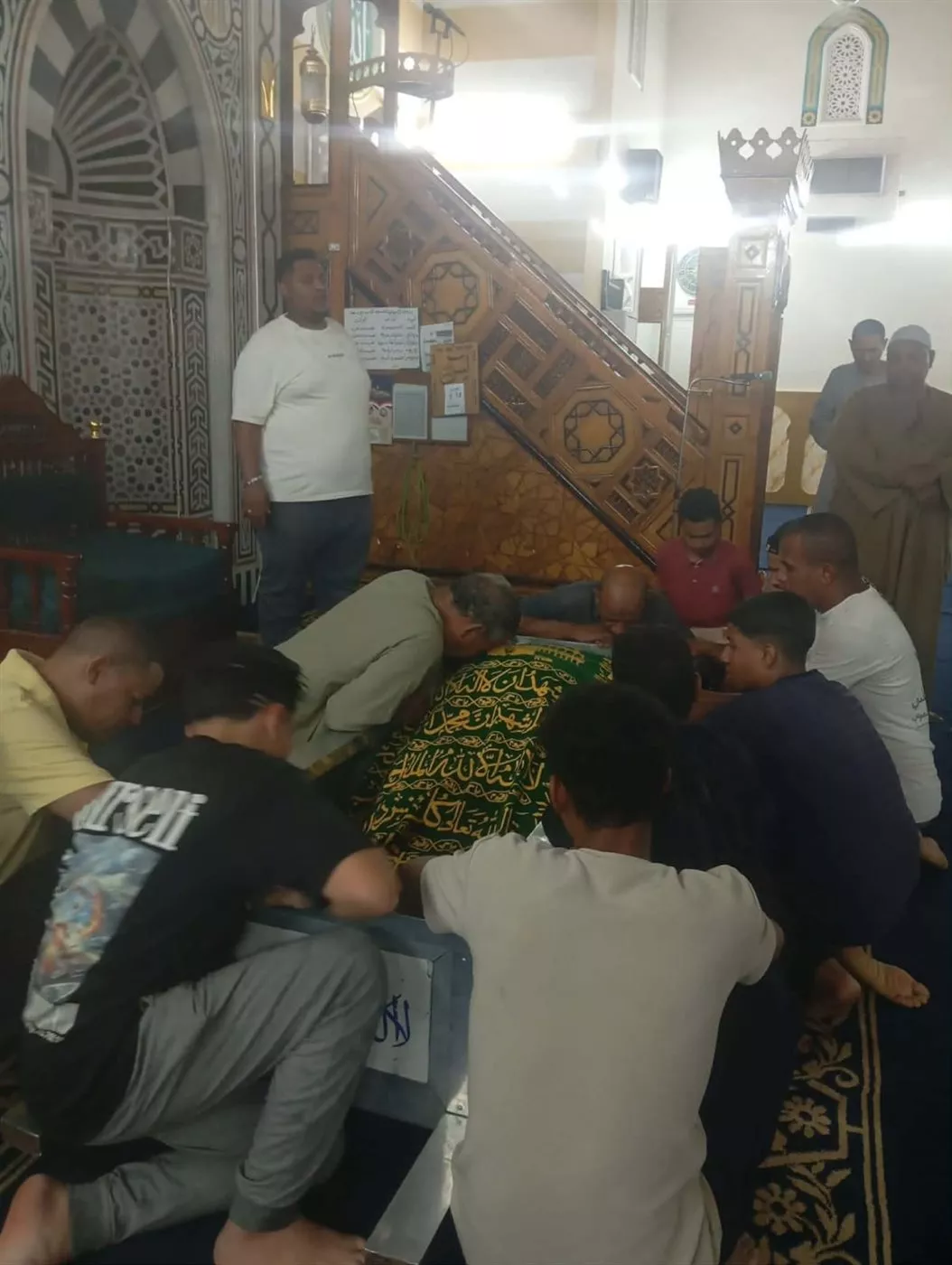 أهالي الأقصر يشيعون جثمان عم هاشم خادم مسجد سيدي أبي الحجاج
