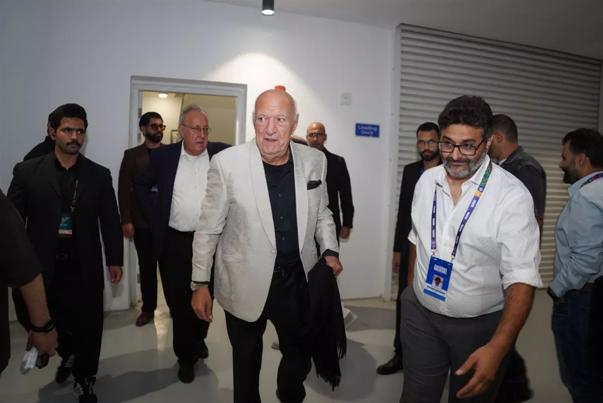 وصول عمر خيرت لإحياء حفل افتتاح الدورة الثانية لمهرجان الفسطاط بحضور اللواء خالد فودة