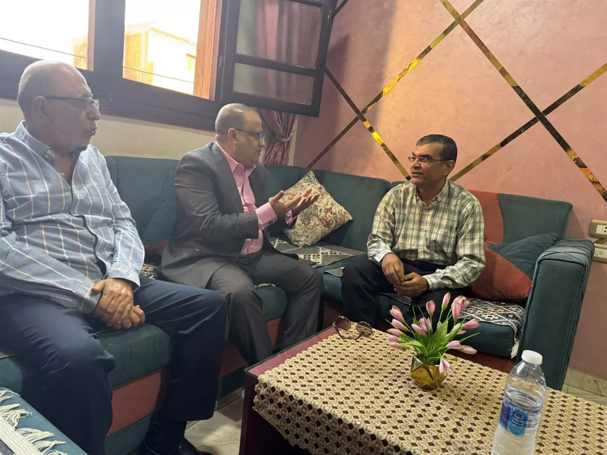 في أول ظهور له بعد الاعتداء عليه بسلاح أبيض.. نقابة المعلمين تدعم مدير مدرسة طنبدي الحديثة بالمنوفية