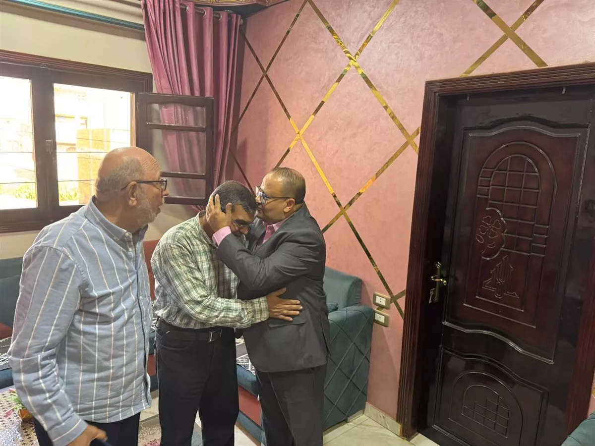 في أول ظهور له بعد الاعتداء عليه بسلاح أبيض.. نقابة المعلمين تدعم مدير مدرسة طنبدي الحديثة بالمنوفية
