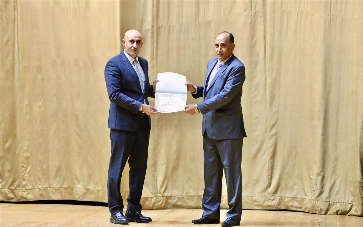 تكريم مدير المدرسة