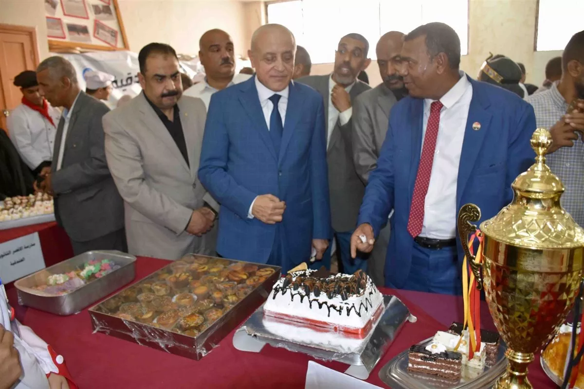جولة محافظ الأقصر بالمعرض