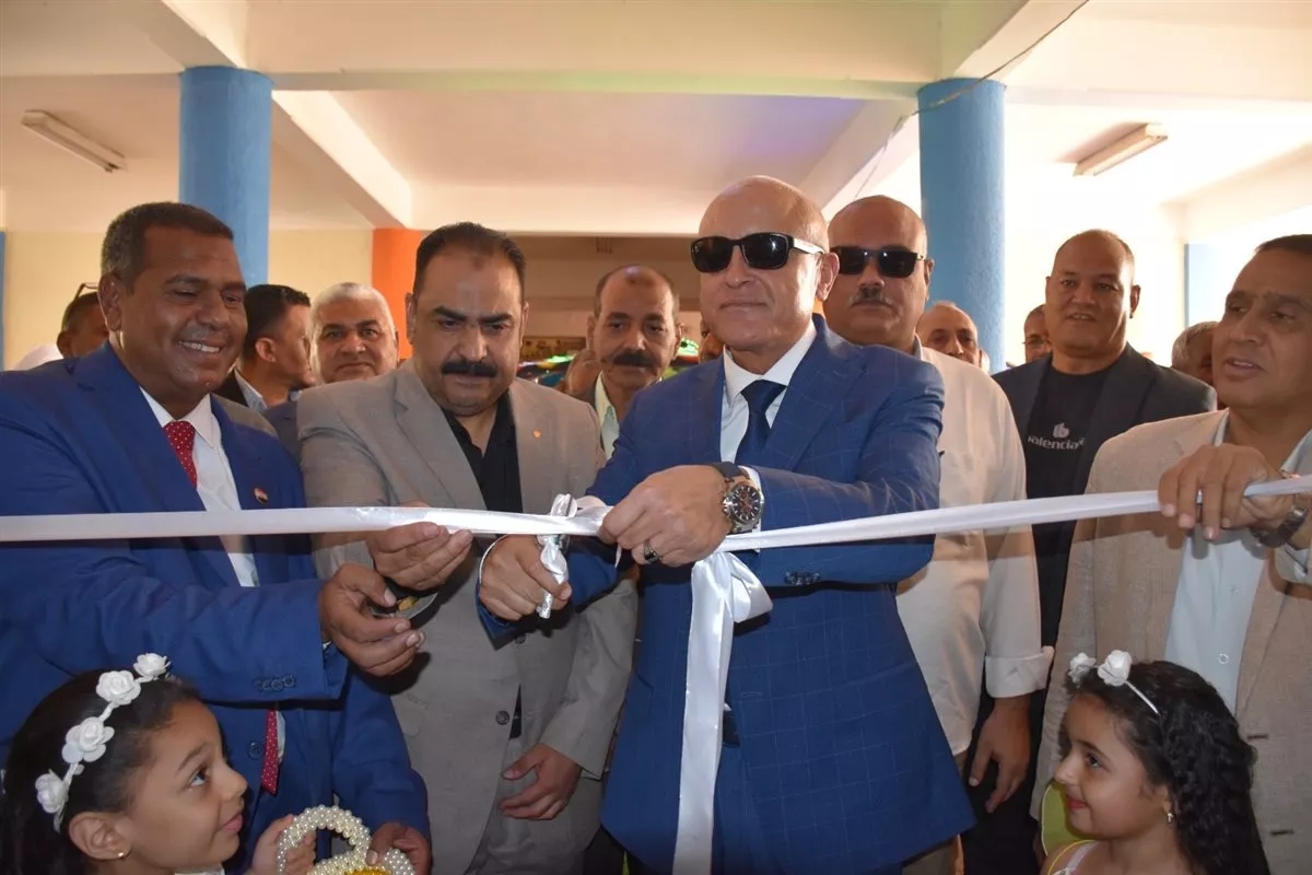 جولة محافظ الأقصر بالمعرض