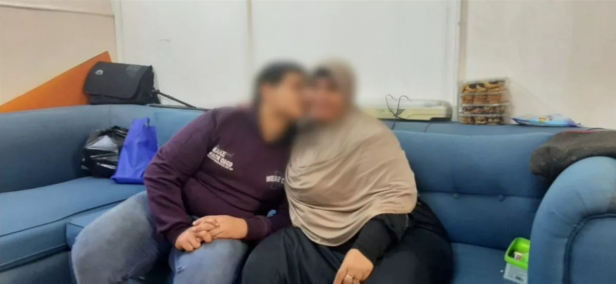 جهود التضامن الاجتماعي تنجح في لمّ شمل صغير بأسرته بعد 3 أشهر بالشارع بالإسكندرية