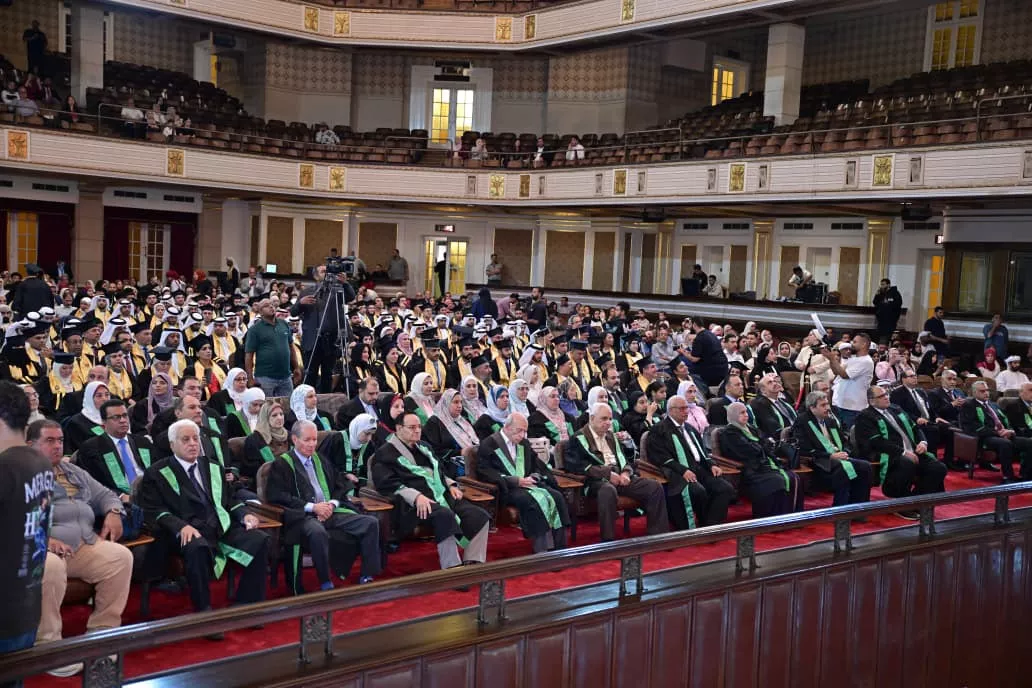طلاب كلية الدراسات العليا للبحوث الإحصائية