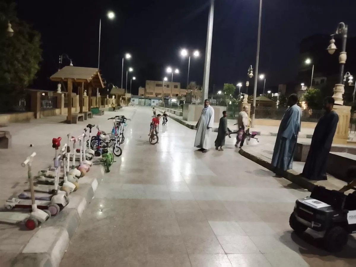 حملة إشغالات مكبرة تعيد الانضباط إلى حديقة مجلس مدينة إسنا