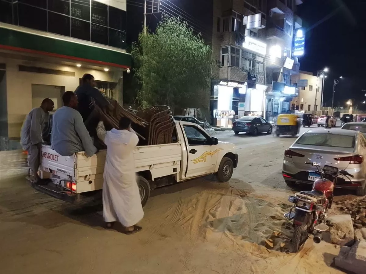 حملة إشغالات مكبرة تعيد الانضباط إلى حديقة مجلس مدينة إسنا