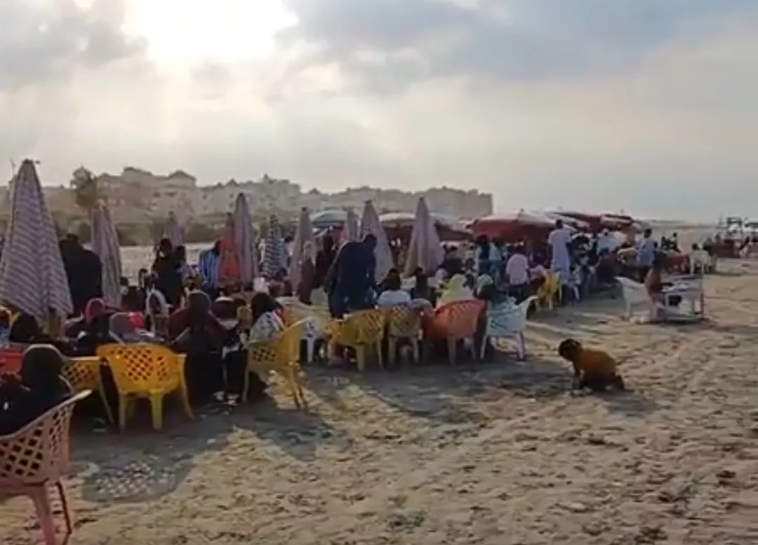 تجمع السودانيين على شاطئ بورسعيد