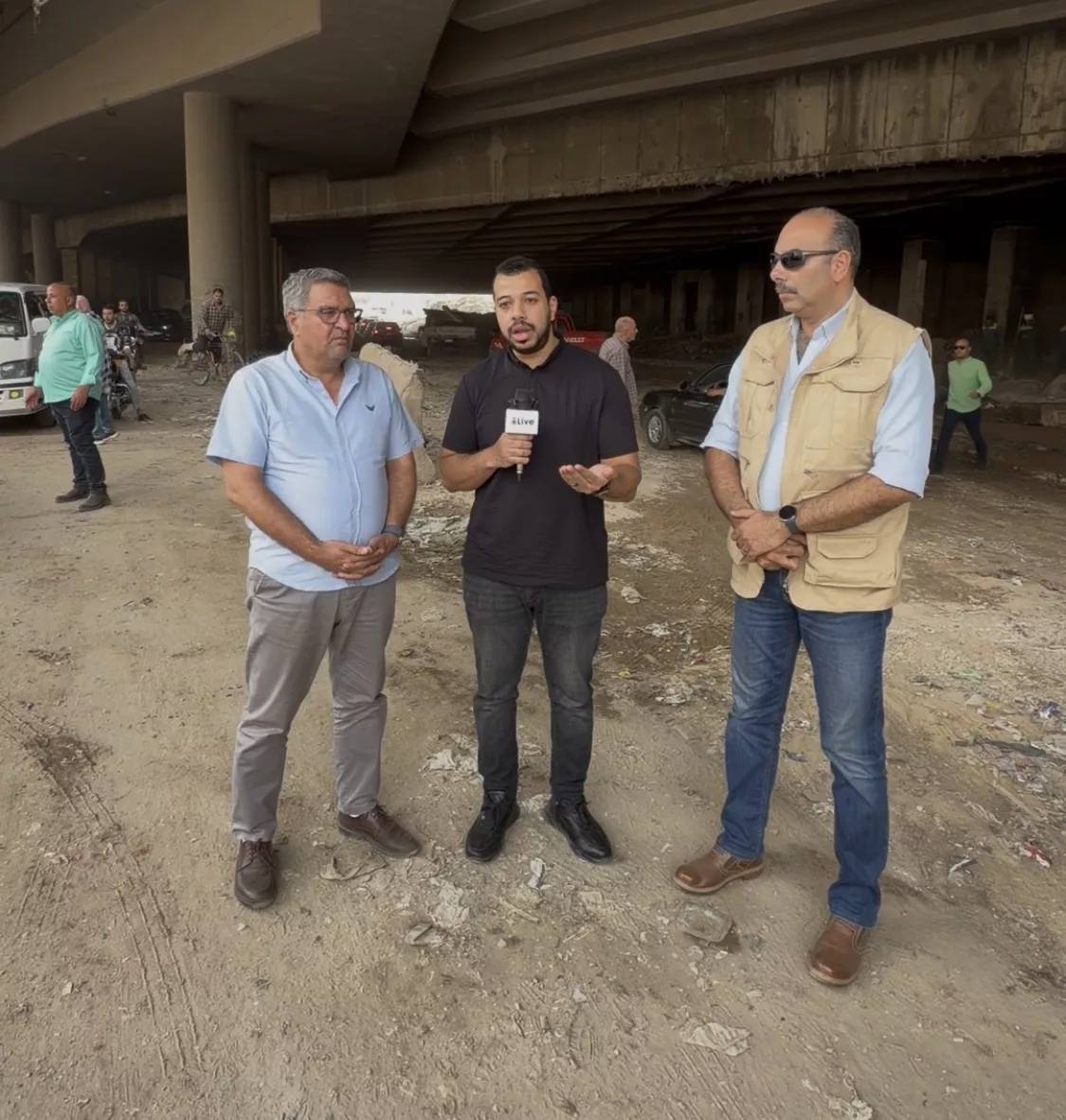 المسؤولان خلال حديثهما مع محرر القاهرة 24