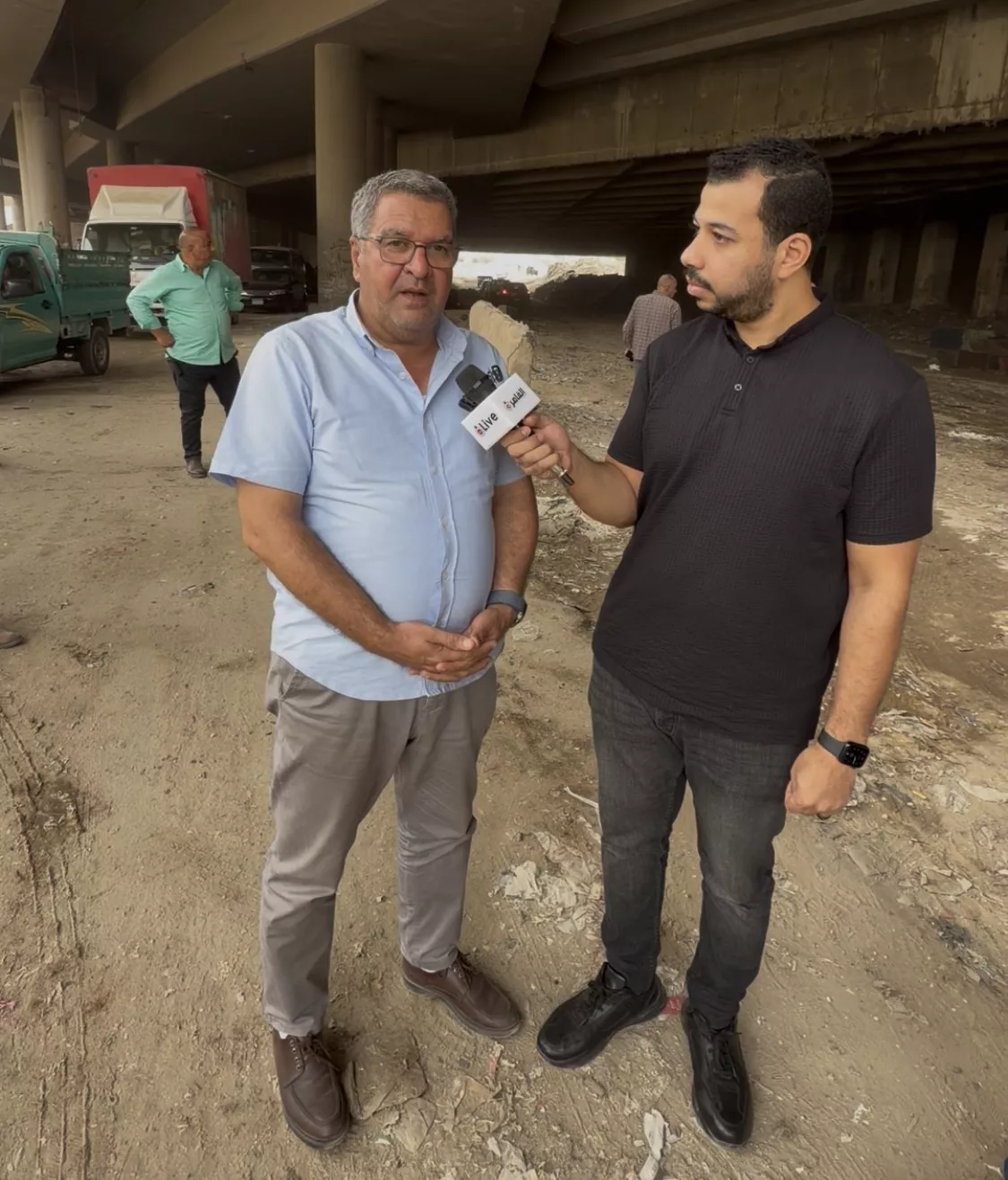 المسؤولان خلال حديثهما مع محرر القاهرة 24