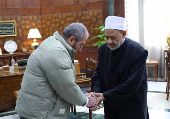 strongشيخ الأزهر يستقبل أسرتي طالبي معهد دنوشر المتوفيين.. ويؤكد: الأزهر كله حزين لوفاة نجليكما/strong