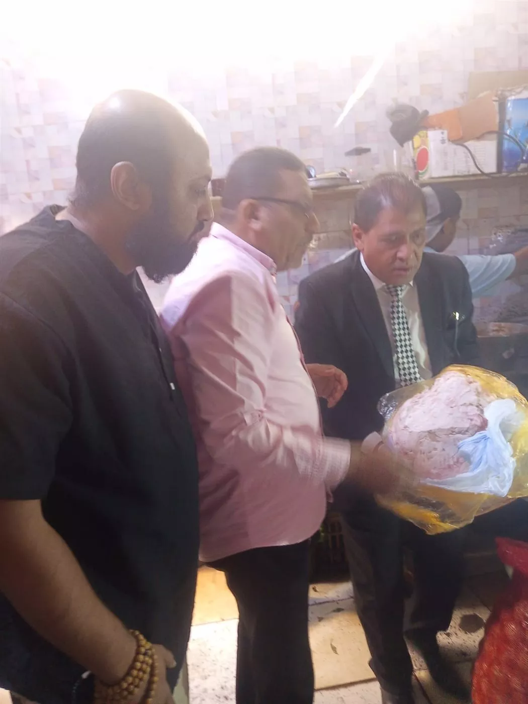 ضبط لحوم فاسدة بمطعم في الأقصر