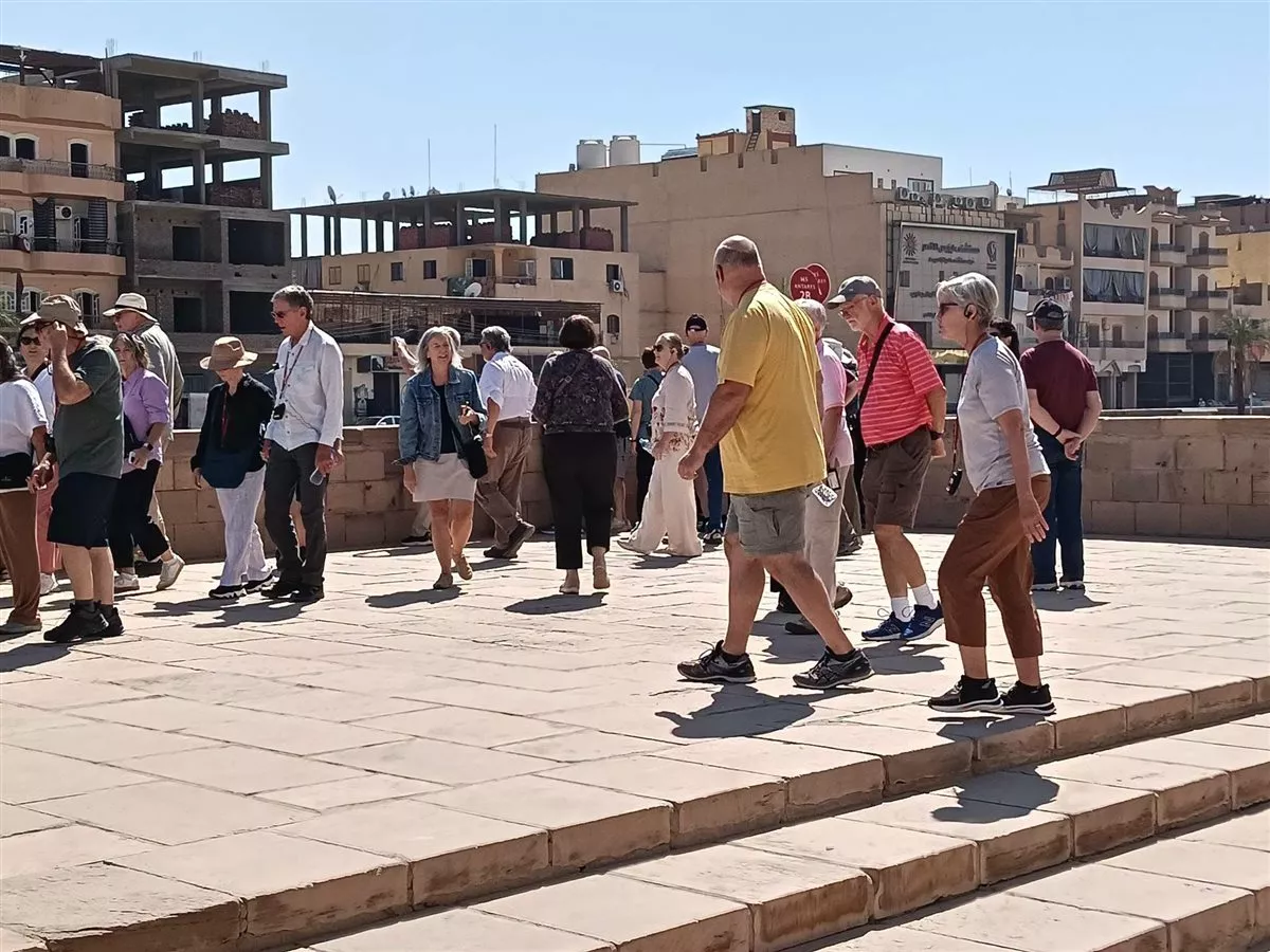 مكتبة مصر العامة وطريق الكباش يجذبان السائحين بالأقصر