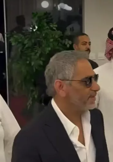 عودة الغايب.. وصول فضل شاكر لـ مسرح أبو بكر سالم استعدادًا لإحياء حفله في الرياض