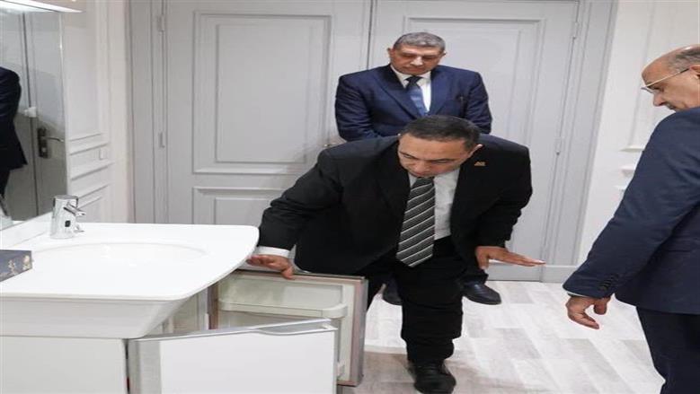 اللواء أحمد عبد العزيز يشرح المنظومة لرئيس الهيئة العربية للتصنيع
