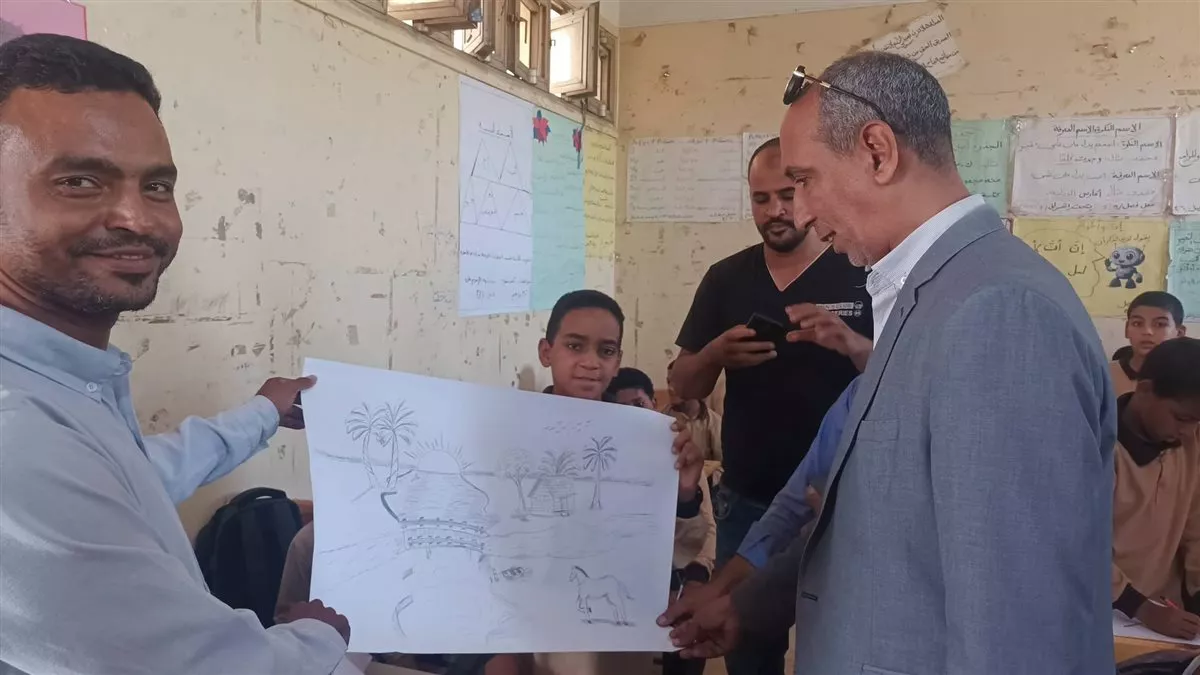 الطالب أحمد حسن.. تحدٍّ صغير وموهبة خطفت الأنظار