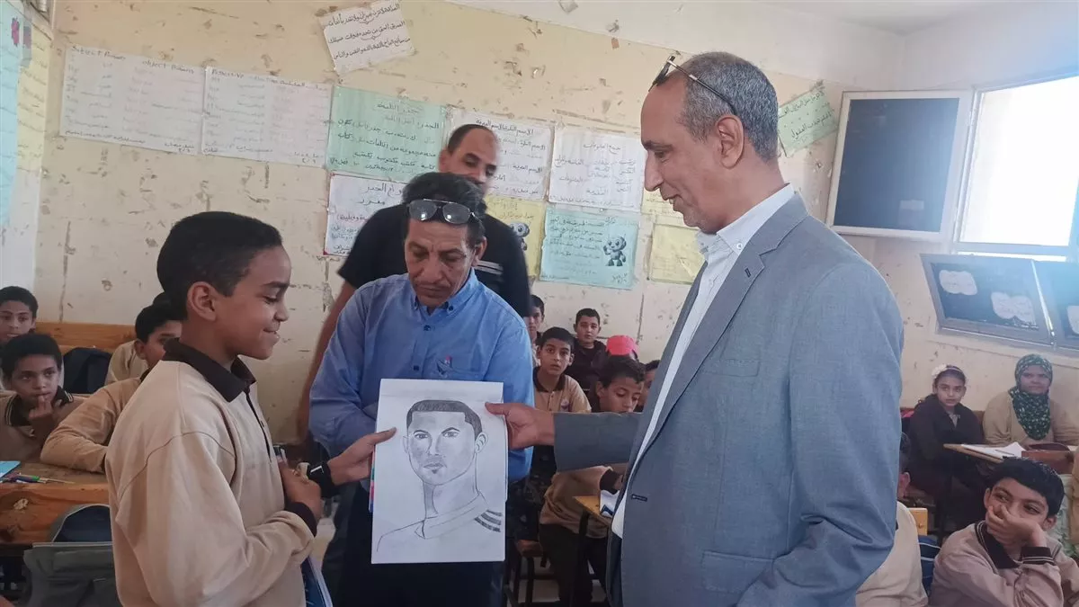 الطالب أحمد حسن.. تحدٍّ صغير وموهبة خطفت الأنظار