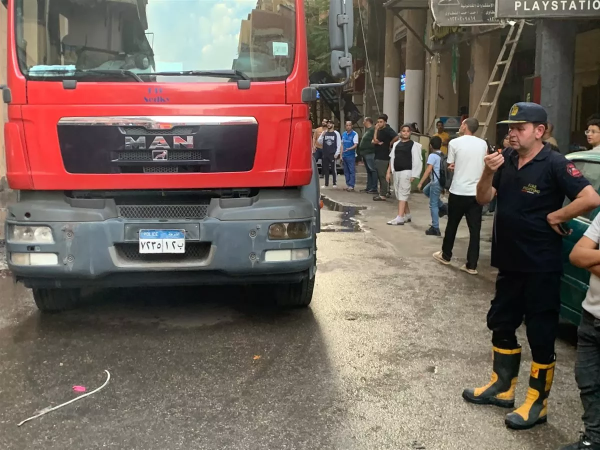 جهود السيطرة على حريق ببورسعيد