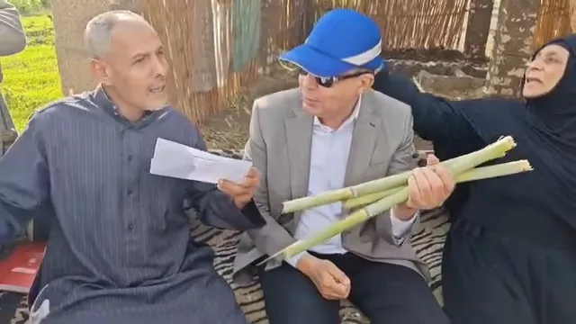 جانب من جلسة محافظ المنيا 