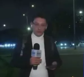 محاولة سرقة موبايل صحفي كولومبي أثناء بث مباشر