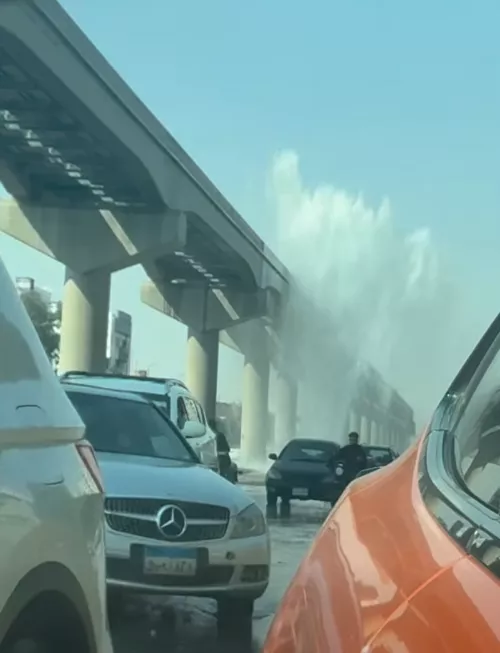 كسر ماسورة مياه عكرة بشارع الوفاء والأمل في <a href=