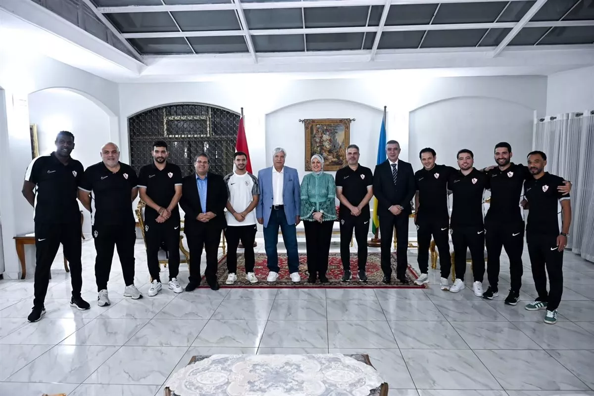 لحضور حفل عشاء مساء اليوم السبت.. بعثة الزمالك تلبي دعوة السفيرة المصرية في رواندا بعد الفوز على الجيش الرواندي