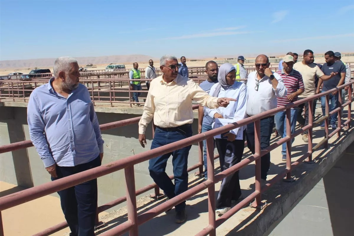 رئيس مياه الأقصر يتابع مشروع الصرف الصحي المتكامل في إسنا والطود