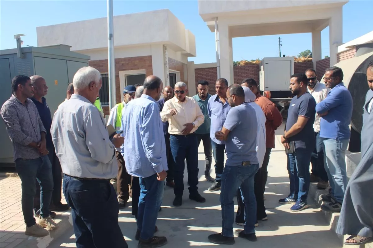 رئيس مياه الأقصر يتابع مشروع الصرف الصحي المتكامل في إسنا والطود