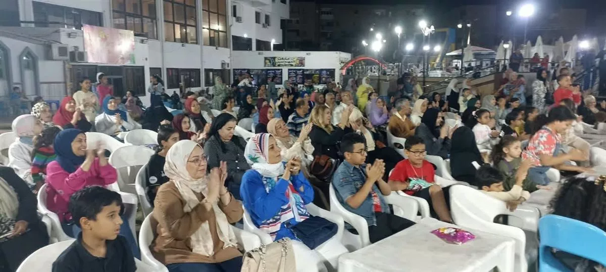 العائلات في ليالي الفلكلور مسارح الإسماعيلية بقصر الثقافة