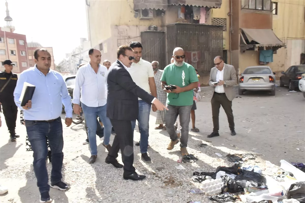القمامة بشوارع حي المناخ 