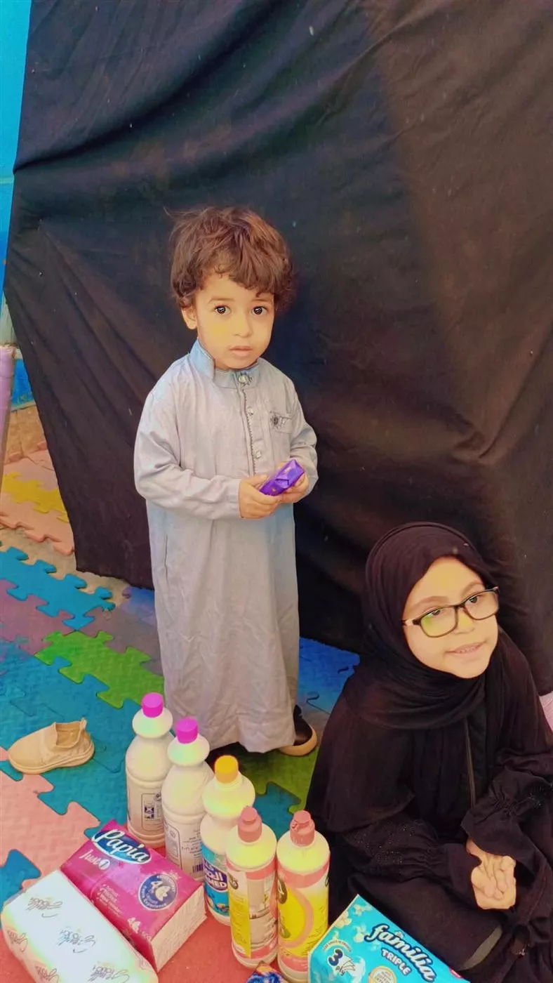 سوق للخضار والفاكهة بأحد الحضانات