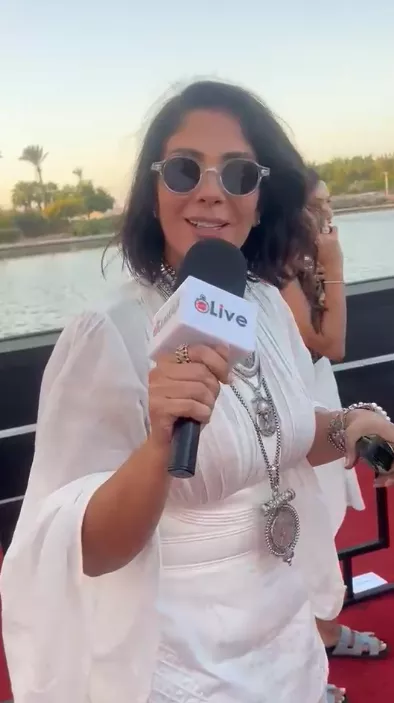 منى زكي خلال لقائها مع <a href=