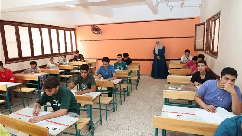 موعد صرف مستحقات المعلمين المشاركين في امتحانات الشهادة الإعدادية