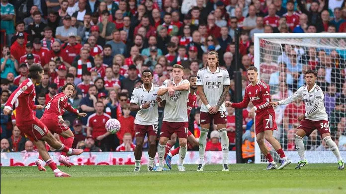 موعد مباراة ليفربول ضد أرسنال في الدوري الإنجليزي بالتوقيت الشتوي والقناة الناقلة.. موقعة نارية