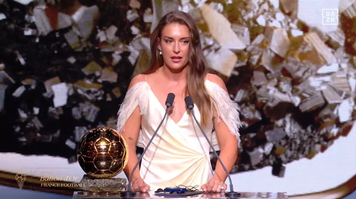 strongألكسيا بوتياس قائدة منتخب إسبانيا تفوز بالكرة الذهبية كـ أفضل لاعبة في العالم لعام 2026/strong