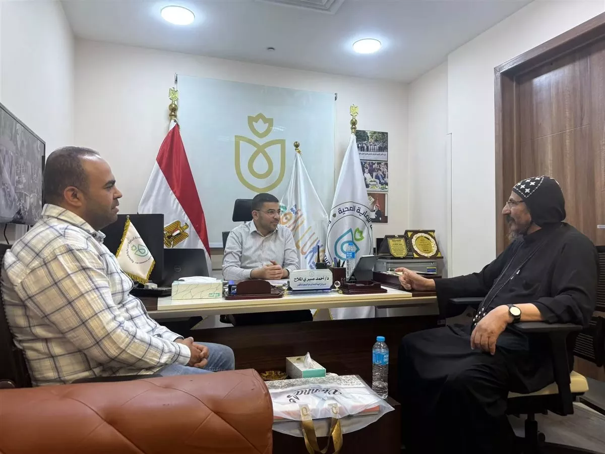 الرعاية الصحية بالأقصر تبحث مع رئيس دير مارجرجس خطة تأمين الاحتفالات