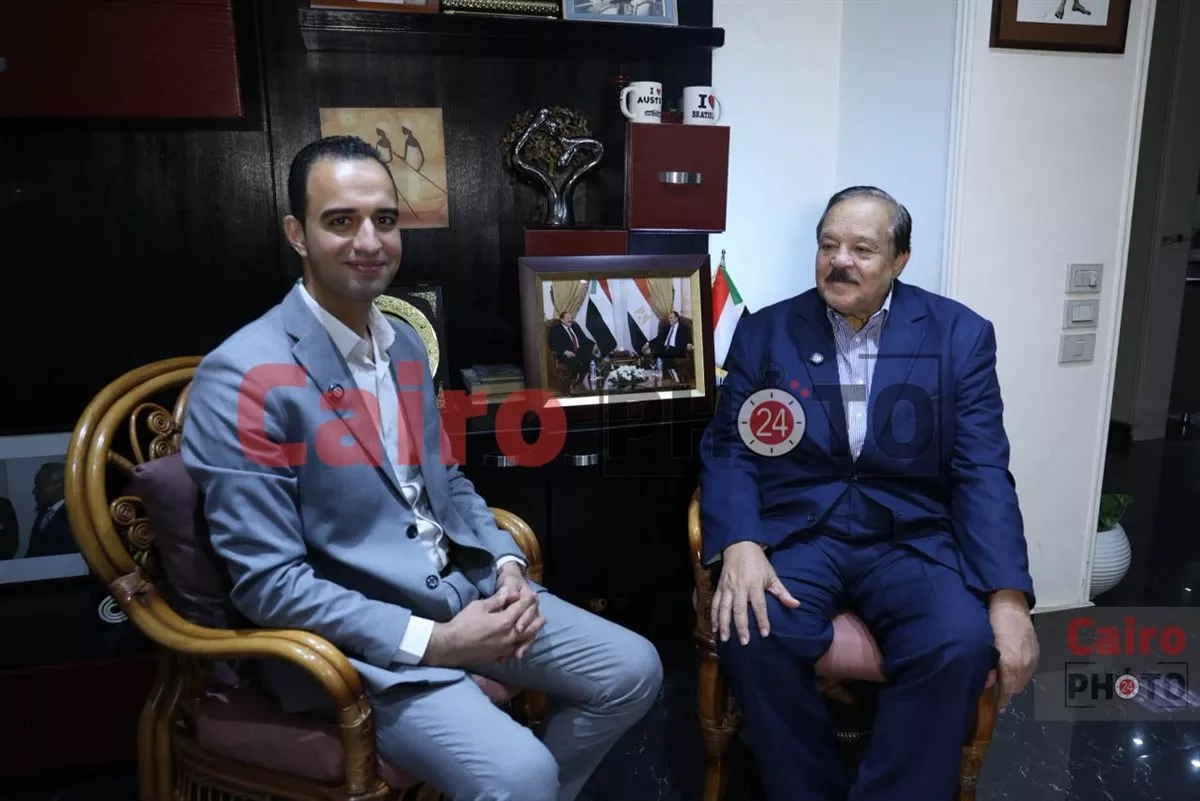 الدكتور على يوسف الشريف وزير خارجية السوداني السابق خلال حواره مع أحمد سعيد محرر القاهرة 24