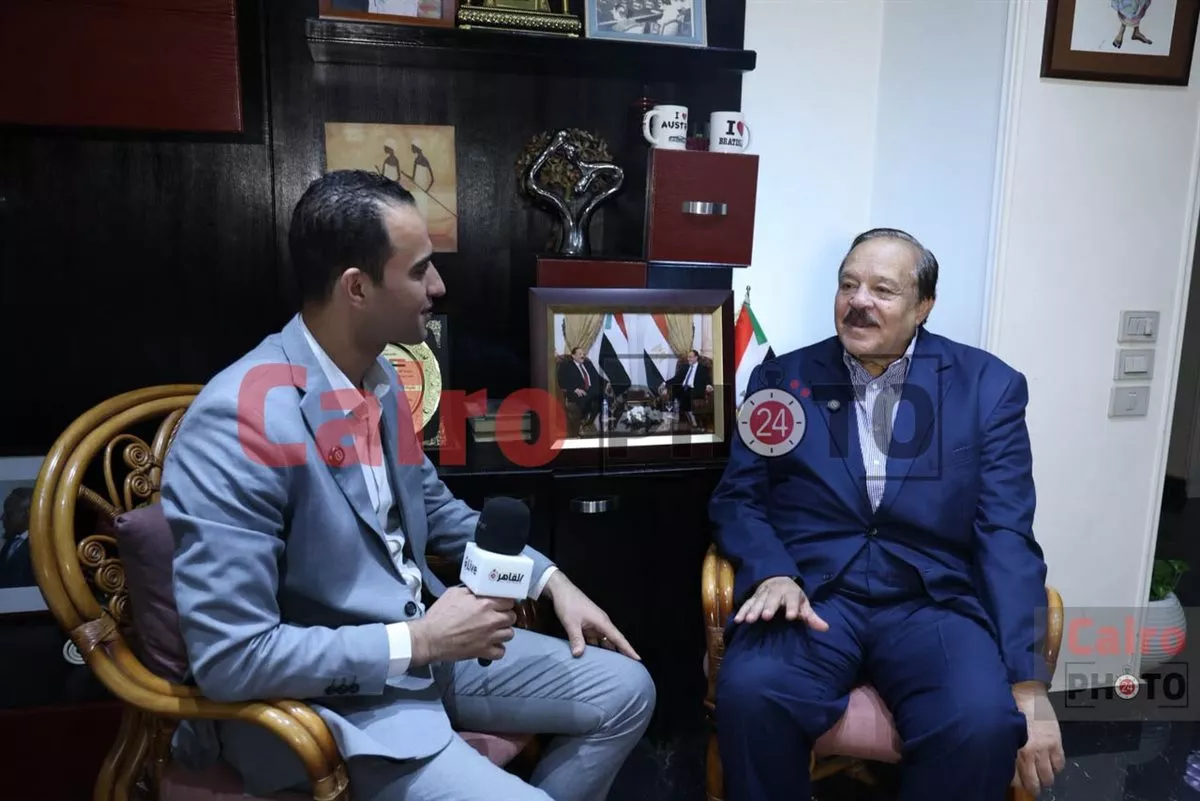 الدكتور على يوسف الشريف وزير خارجية السوداني السابق خلال حواره مع أحمد سعيد محرر القاهرة 24