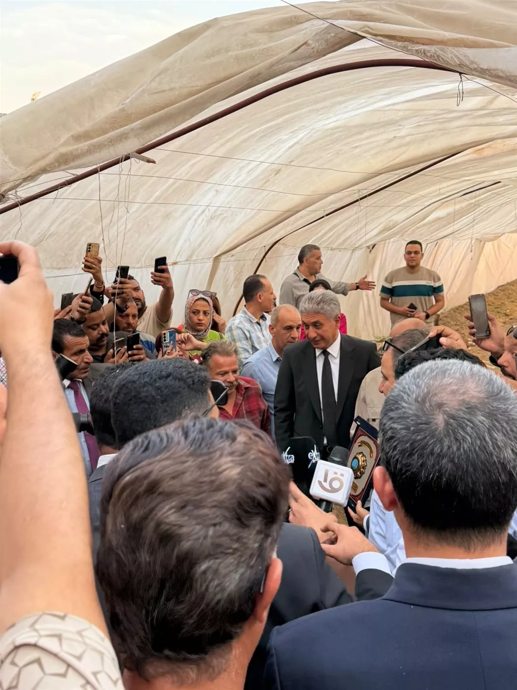 وزير السياحة يكرم المواطن الذي قاد لاكتشاف تمثالي رمسيس الثاني بالغربية