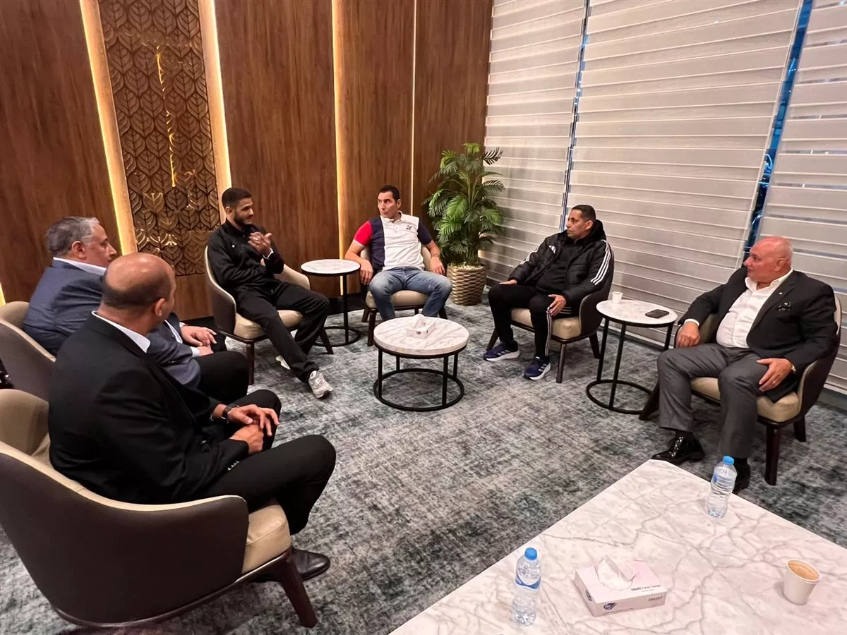 وزير الشباب والرياضة يستقبل بطل العالم مصطفى حسين بمطار القاهرة عقب تتويجه بذهبية المصارعة الرومانية