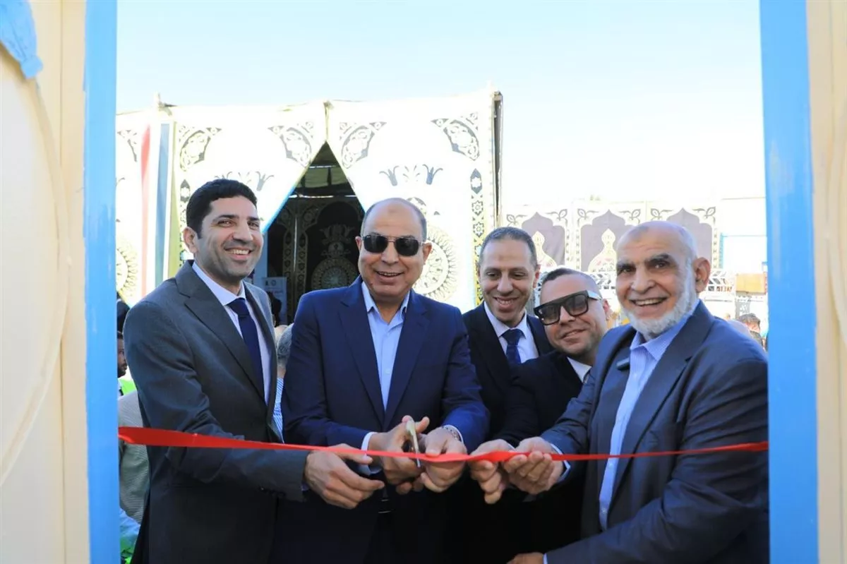 محافظ المنيا يسلّم 35 منزلًا مطورًا للأسر الأولى بالرعاية
