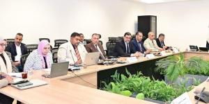 وزير الري يتابع تنفيذ الخطة الاستثمارية الحالية ويستعرض خطة العام المالي 2026/2027