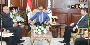 محافظ بني سويف يبحث مع هيئة الاستثمار تعزيز جذب الاستثمارات ودعم التنمية