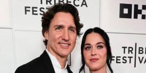كاتي بيري ورئيس وزراء كندا السابق يلفتان الأنظار في أول ظهور رسمي على السجادة الحمراء